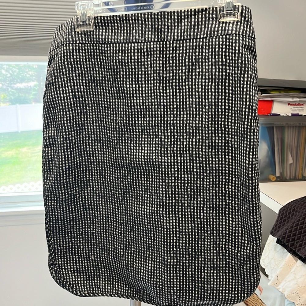 Loft zipper skirt.  Stripe design. Size 10